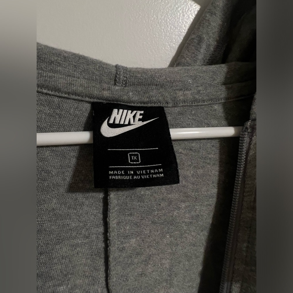 Nike Sweatshirt - Picture 2 of 3